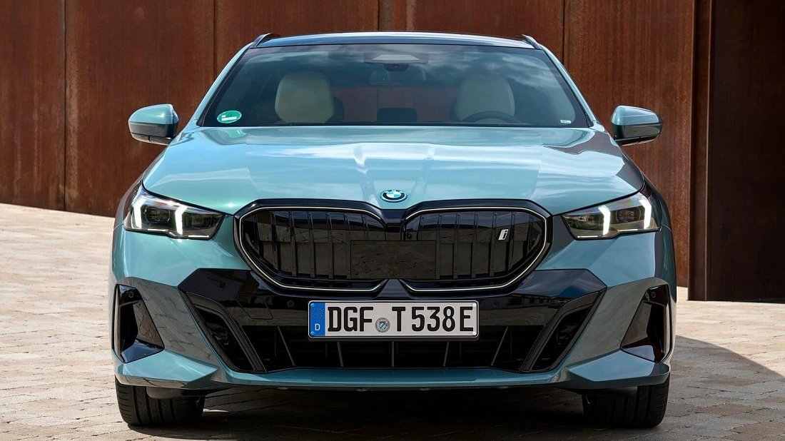 BMW i5 Touring eDrive40 (2025-…) передняя часть, решетка радиатора, фары, бампер, экстерьер