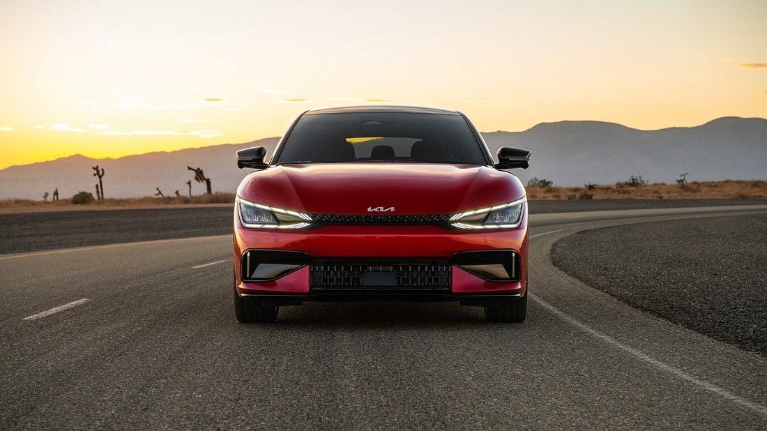 Kia EV6 GT (2022-2024) передняя часть, решетка радиатора, фары, бампер, экстерьер