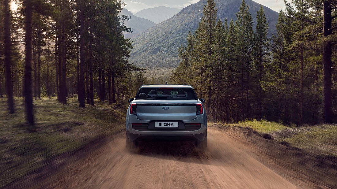Ford Explorer EV Extended Range AWD (2024-…) вид сзади, задние фонари, багажник, спойлер, эмблема, бампер, экстерьер