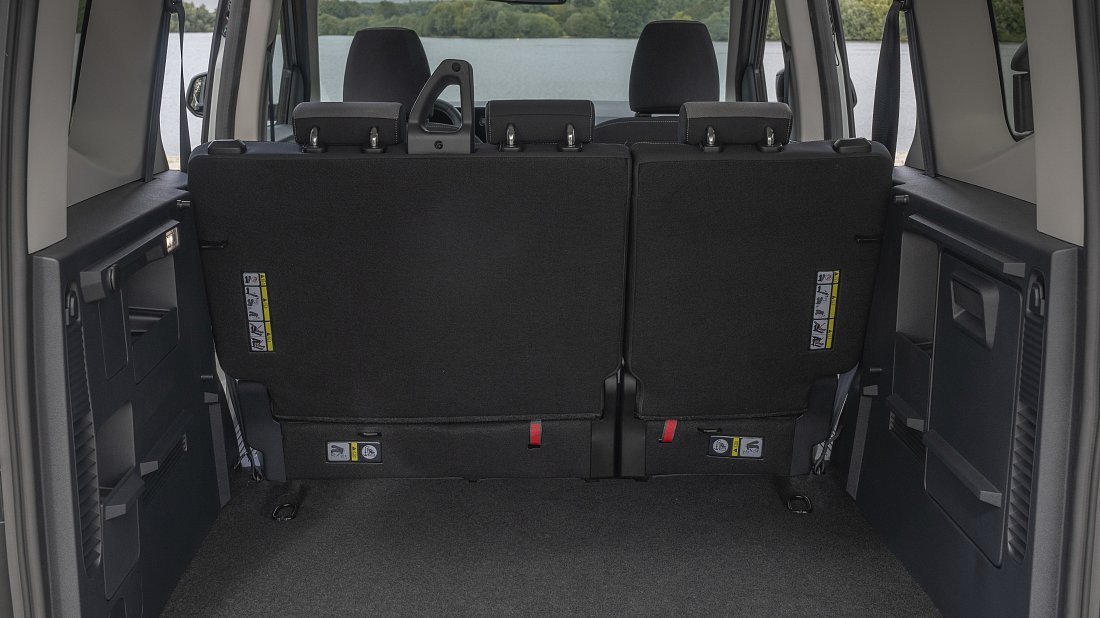 Фото Ford e-Tourneo Courier (2024-…) багажник