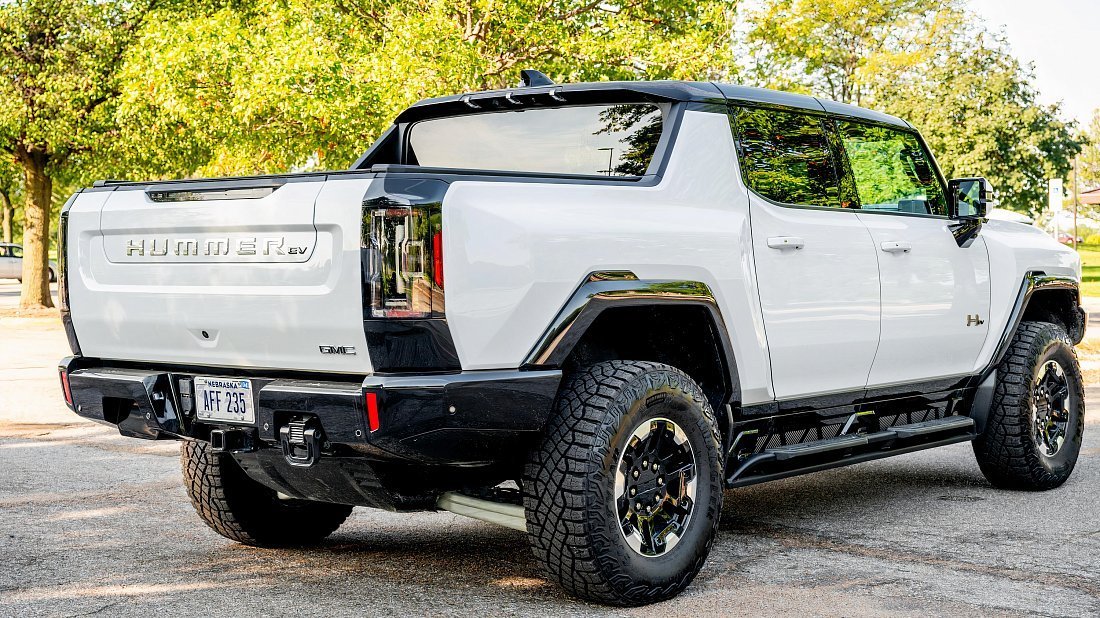 GMC Hummer EV Pickup 2X (2023-…) задняя часть в три четверти, вид в три четверти, диагональ, экстерьер