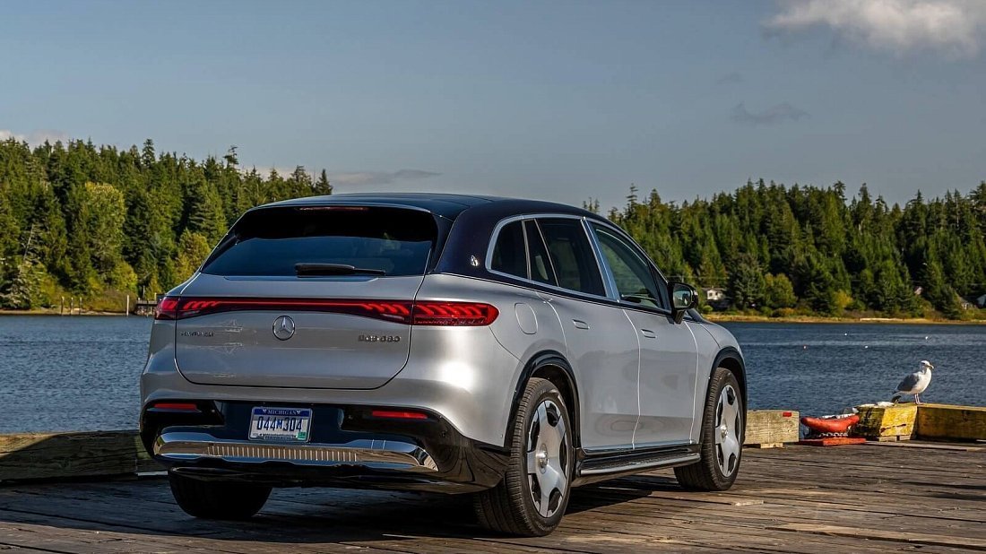 Mercedes EQS SUV Maybach 680 (2024-…) задняя часть в три четверти, вид в три четверти, диагональ, экстерьер