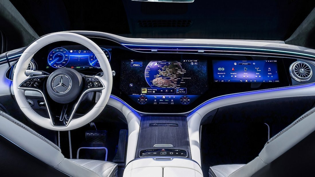 Mercedes EQS 450 4MATIC (2024-…) интерьер, переднее сиденье, водительское сиденье, приборная панель, рулевое колесо, информационно-развлекательная система, кокпит