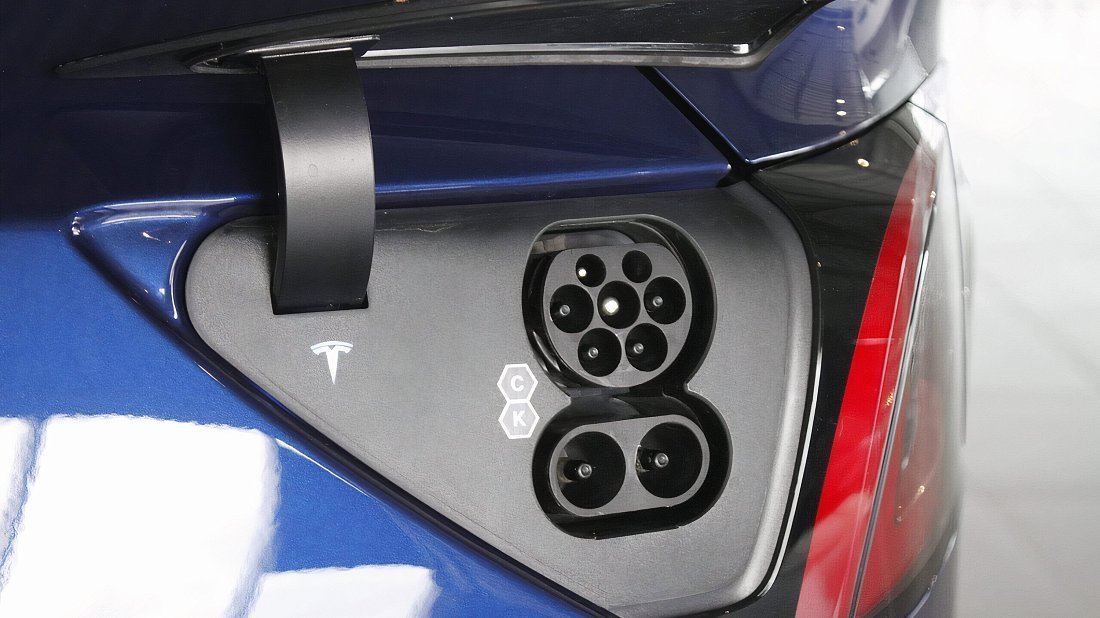 Tesla Model Y Standard Range RWD (2021-2025) порт для зарядки (Европа), зарядка, разъем, штекер, коннектор