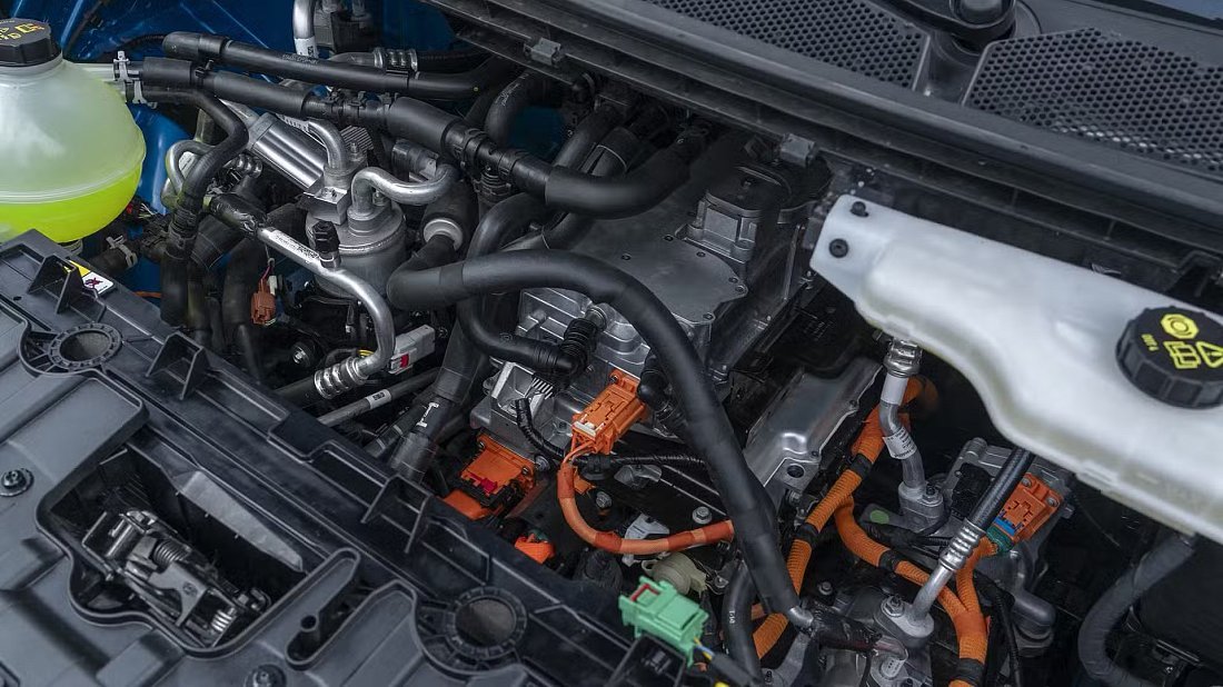 Ford e-Tourneo Custom L1 210 kW (2024-...) передний багажник (frunk), под капотом, место для хранения, груз, вместимость, дополнительное пространство