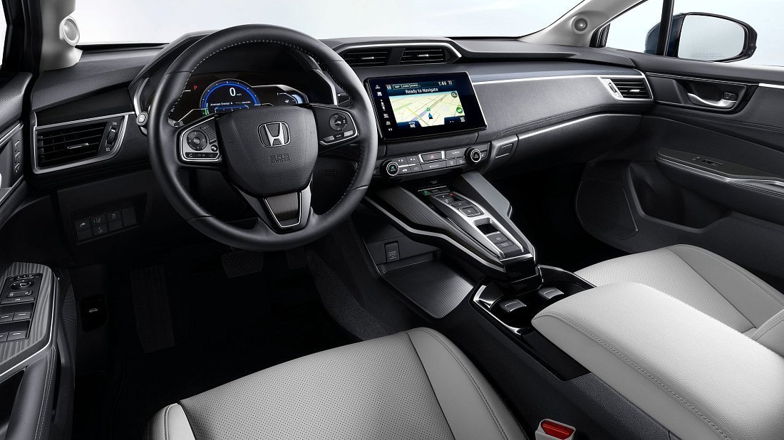 Honda Clarity Electric (2017-2019) интерьер, переднее сиденье, водительское сиденье, приборная панель, рулевое колесо, информационно-развлекательная система, кокпит