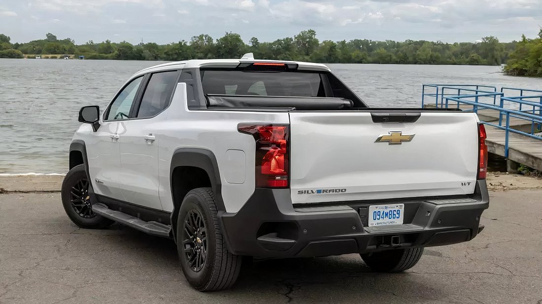 Chevrolet Silverado EV Work Truck Standard Range (2025-…) задняя часть в три четверти, вид в три четверти, диагональ, экстерьер