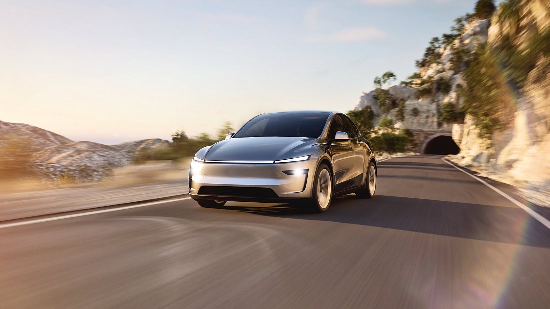 Фото Tesla Model Y Premium AWD (2025-...) вид спереди, экстерьер