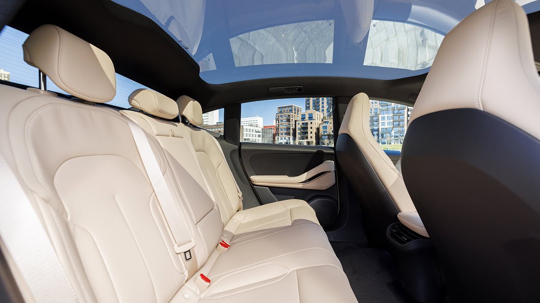 NIO ET5 Standard Range (2022-…) задние сиденья, пассажирские сиденья, пространство для ног, пространство над головой, интерьер