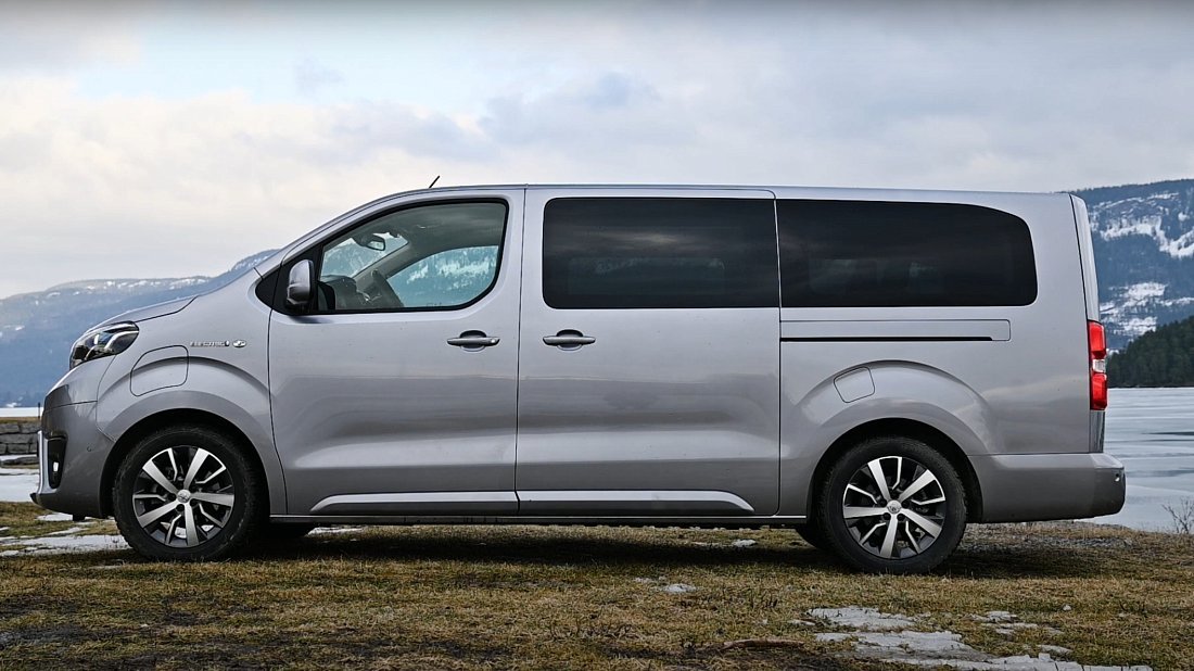 Toyota Proace Verso Electric L 75 kWh (2021-2024) вид сбоку, силуэт, двери, колеса, экстерьер