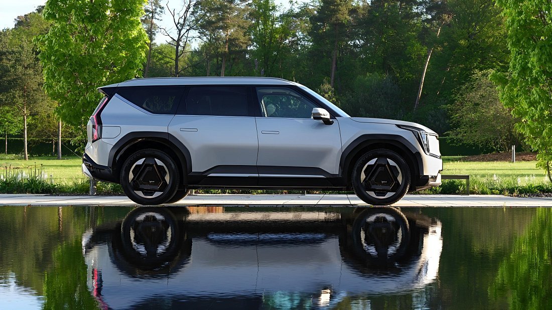 Kia EV9 Long Range AWD (2023-…) вид сбоку, силуэт, двери, колеса, экстерьер