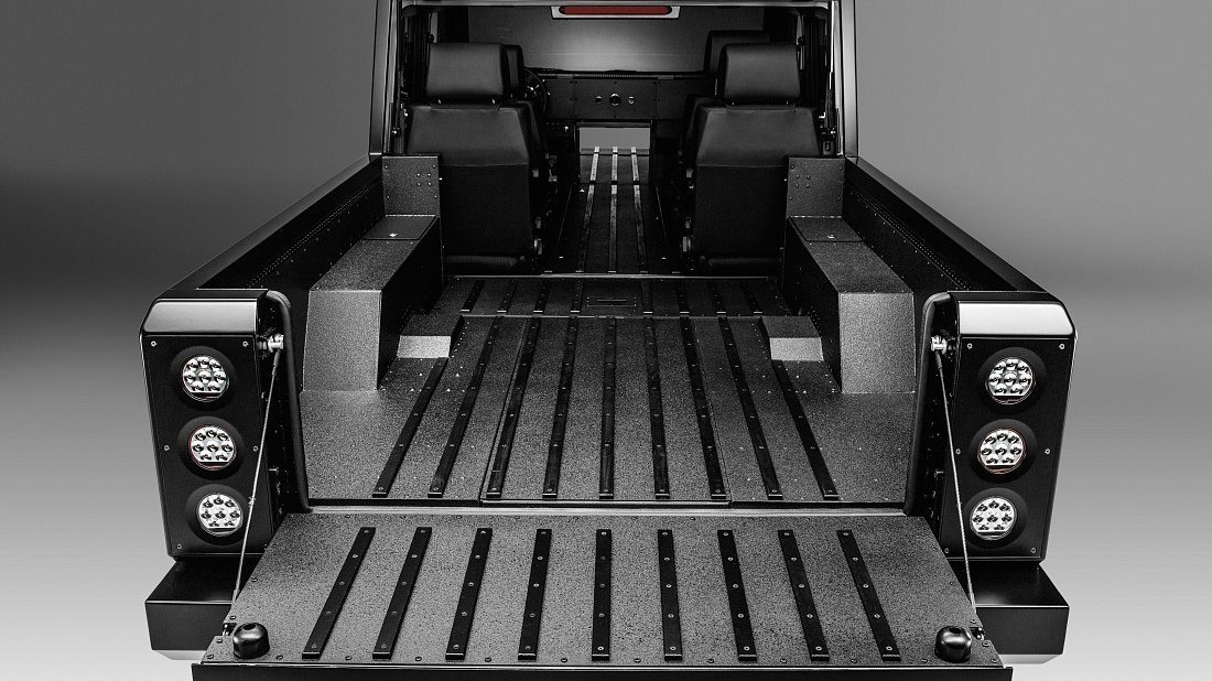 Bollinger Motors B2 120 kWh багажник, сиденья подняты, грузовое пространство, объем багажника, вместимость багажника, место для хранения