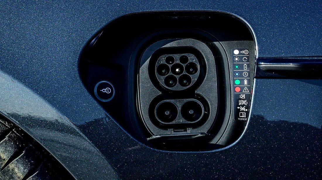 Porsche Taycan Turbo S (2024-…) порт для зарядки (Европа), зарядка, разъем, штекер, коннектор