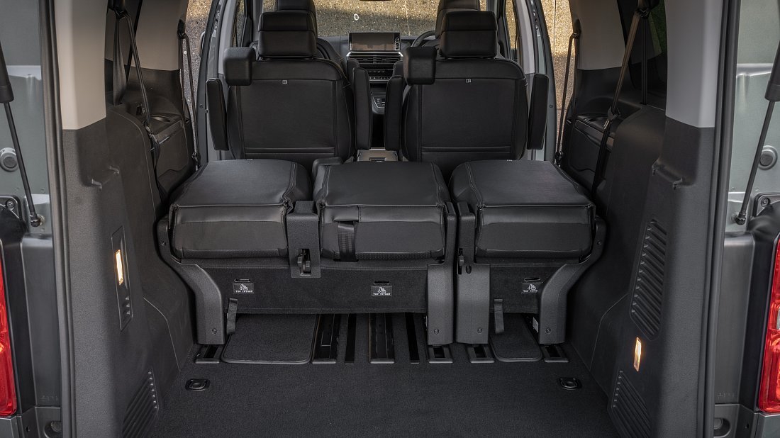Opel Zafira Electric Life L3 50 kWh (2024-...) багажник, увеличенный объем, сиденья сложены, максимальный объем, максимальный груз, максимальная вместимость, максимальное пространство для хранения
