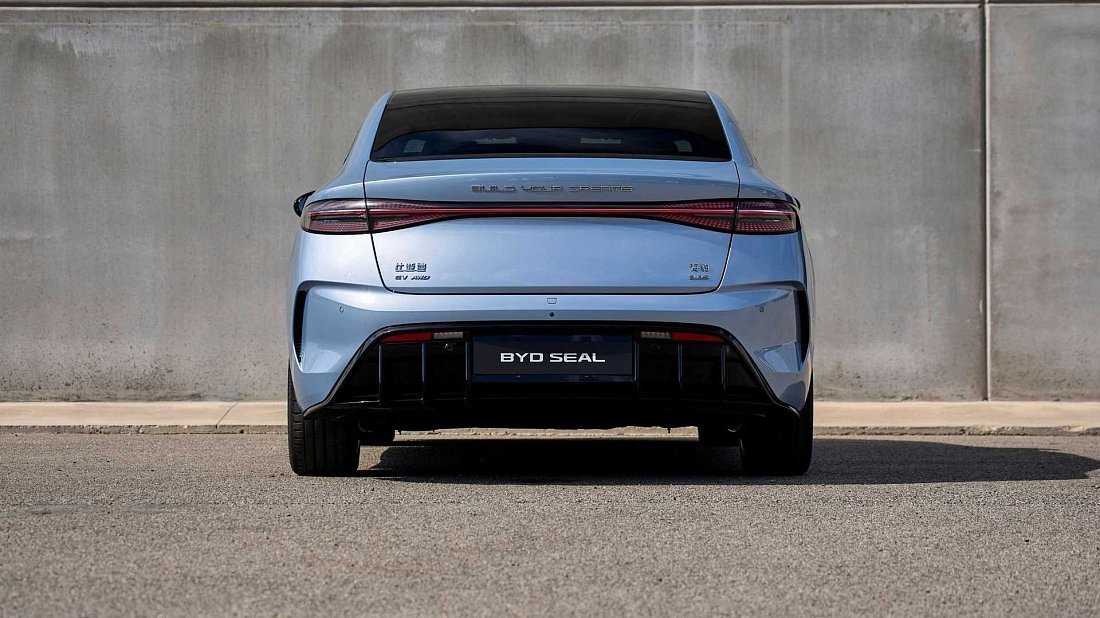 BYD Seal Design RWD (2022-…) вид сзади, задние фонари, багажник, спойлер, эмблема, бампер, экстерьер