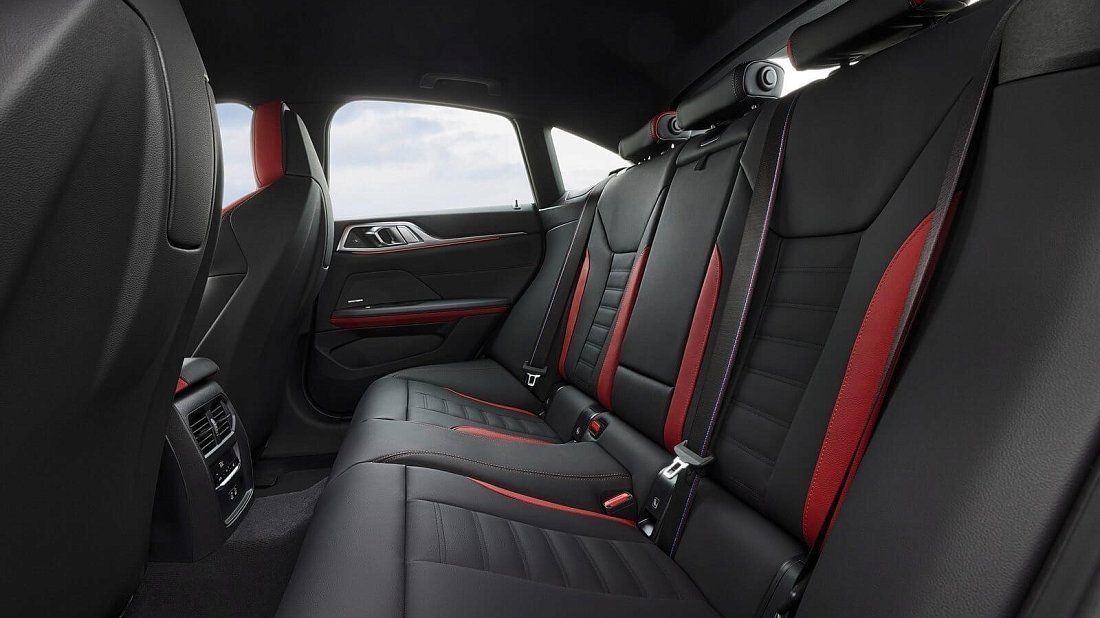 BMW i4 M50 (2024-…) задние сиденья, пассажирские сиденья, пространство для ног, пространство над головой, интерьер