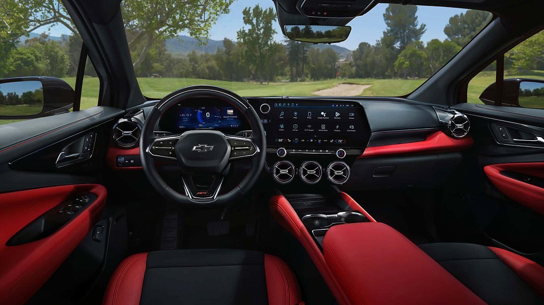 Chevrolet Blazer EV Performance AWD (2024-…) интерьер, переднее сиденье, водительское сиденье, приборная панель, рулевое колесо, информационно-развлекательная система, кокпит