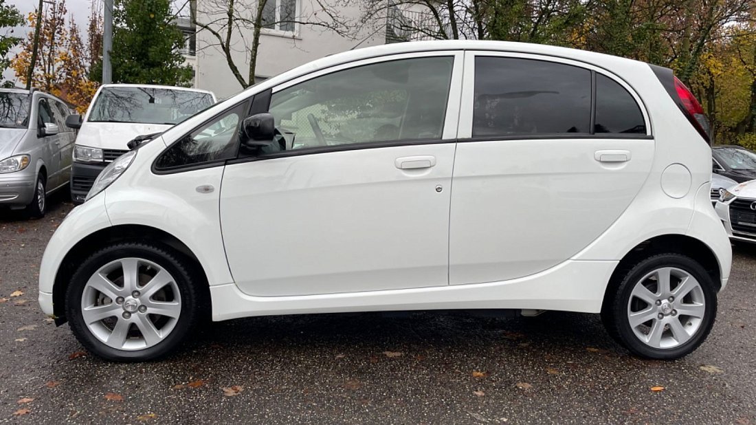 Фото Peugeot iOn Gen 1 (2010-2020) вид сбоку