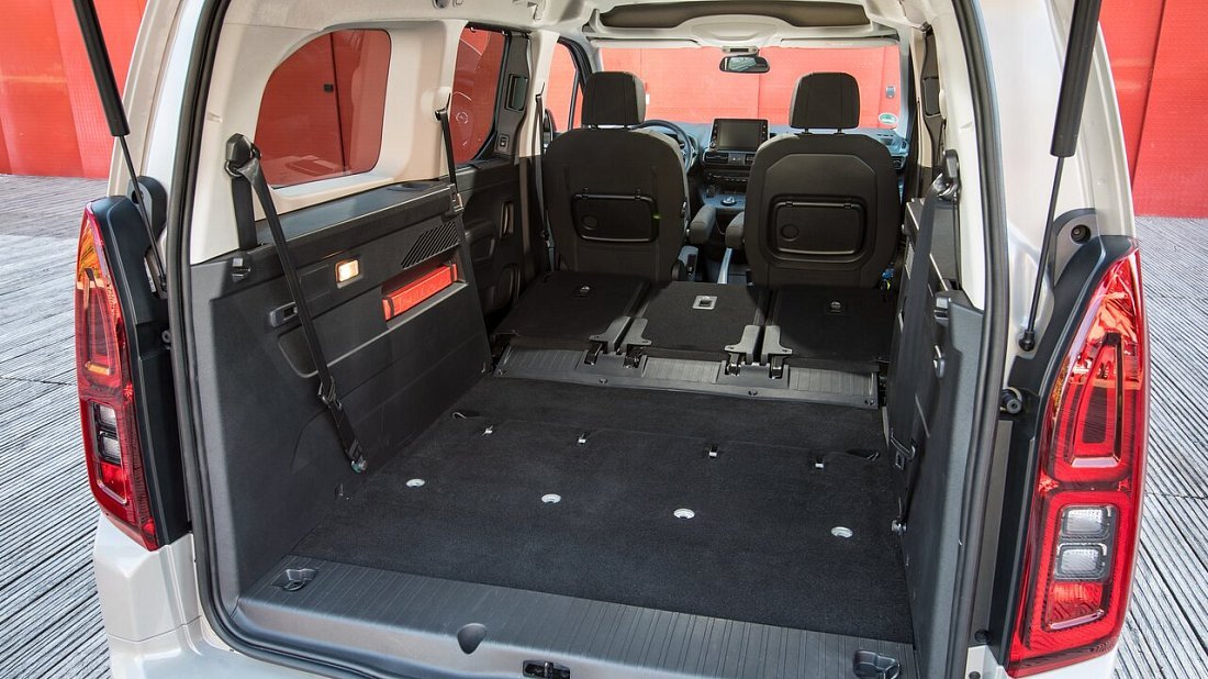 Фото Opel Combo Electric Life XL 50 kWh (2021-2024) разложенный багажник