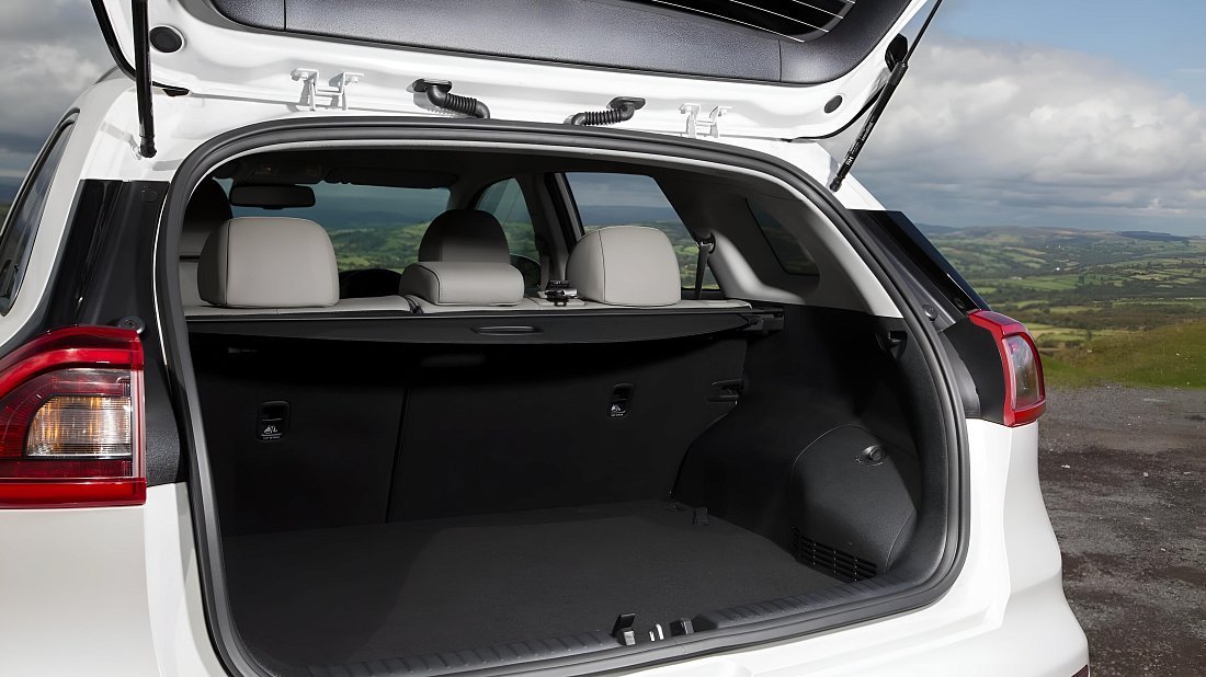 Kia Niro EV Long Range (2018-2022) багажник, сиденья подняты, грузовое пространство, объем багажника, вместимость багажника, место для хранения