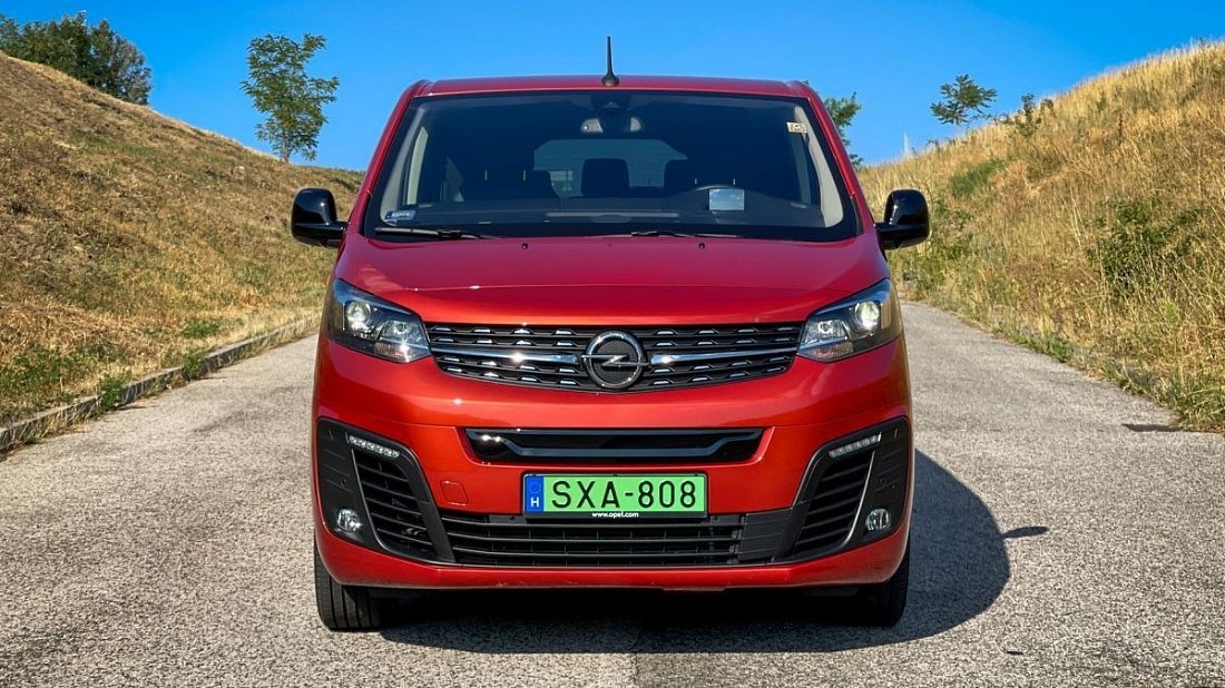 Opel Zafira Electric Life L 50 kWh (2020-2024) передняя часть, решетка радиатора, фары, бампер, экстерьер