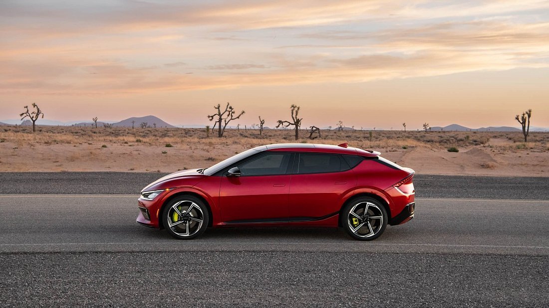 Kia EV6 GT (2022-2024) вид сбоку, силуэт, двери, колеса, экстерьер