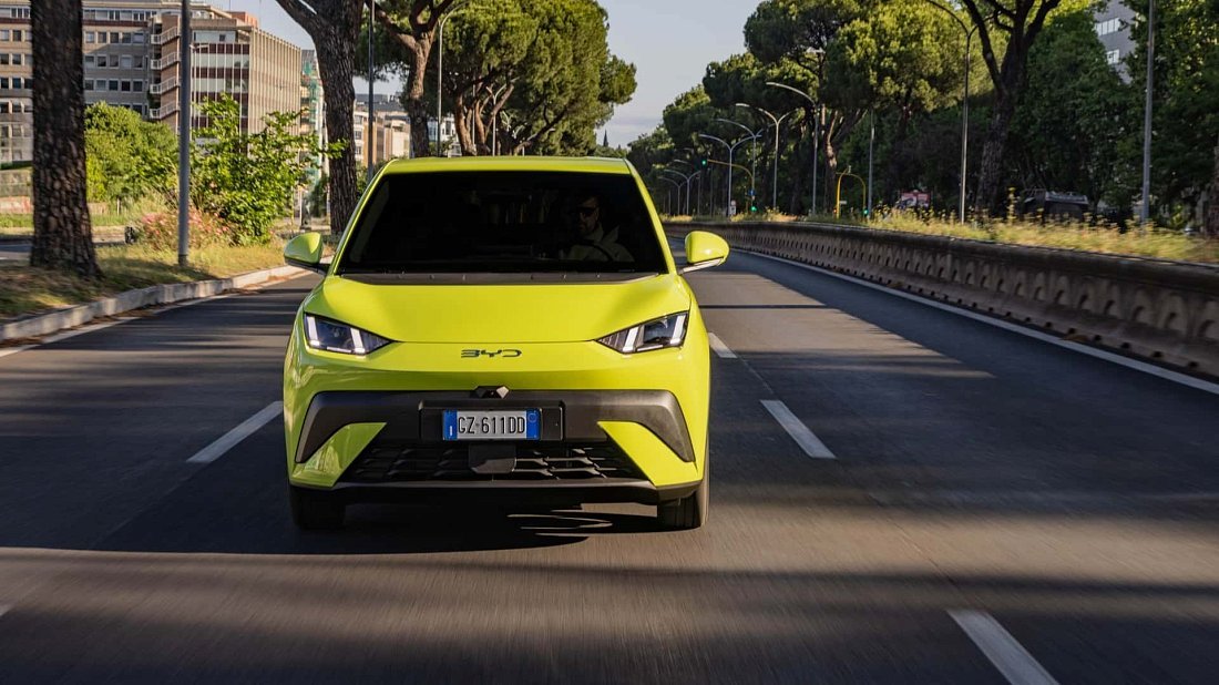 BYD Dolphin Surf Boost (2025-…) передняя часть, решетка радиатора, фары, бампер, экстерьер