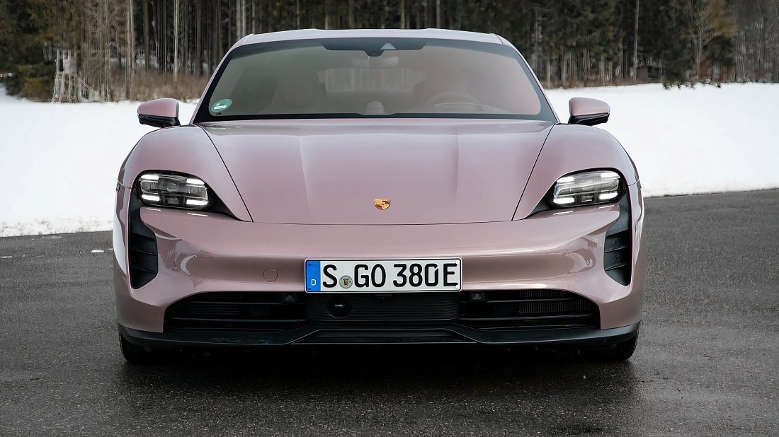 Porsche Taycan 4S Plus (2020-2024) передняя часть, решетка радиатора, фары, бампер, экстерьер
