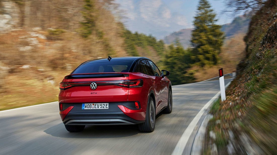 Volkswagen ID.5 GTX (2022-2023) вид сзади, задние фонари, багажник, спойлер, эмблема, бампер, экстерьер