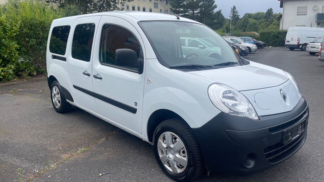 Renault Kangoo Z.E. Maxi (2011-2017) вид спереди, спереди сбоку, по диагонали, экстерьер