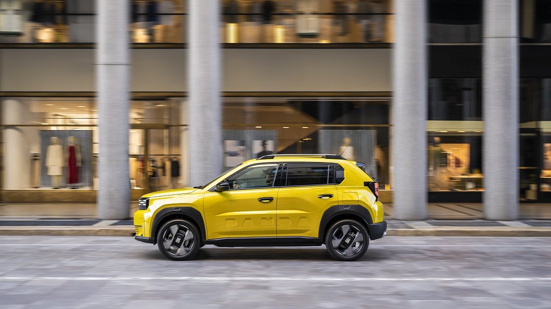 Fiat Grande Panda (2024-...) вид сбоку, силуэт, двери, колеса, экстерьер