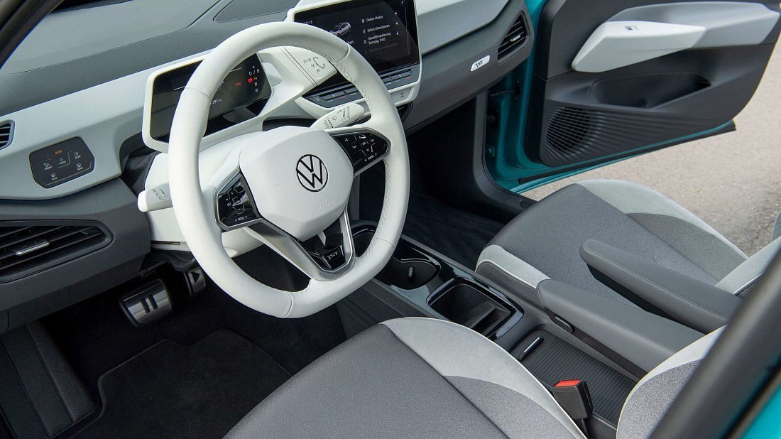 Volkswagen ID.3 1st Edition (2019-2021) интерьер, переднее сиденье, водительское сиденье, приборная панель, рулевое колесо, информационно-развлекательная система, кокпит