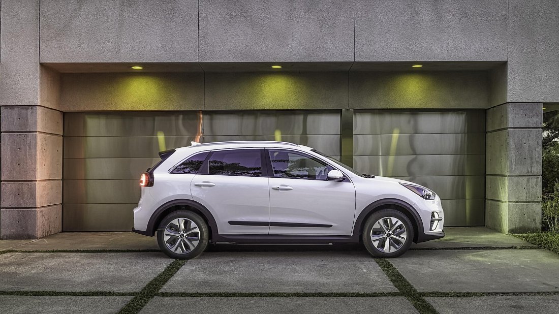 Kia Niro EV Standard Range (2019-2022) вид сбоку, силуэт, двери, колеса, экстерьер