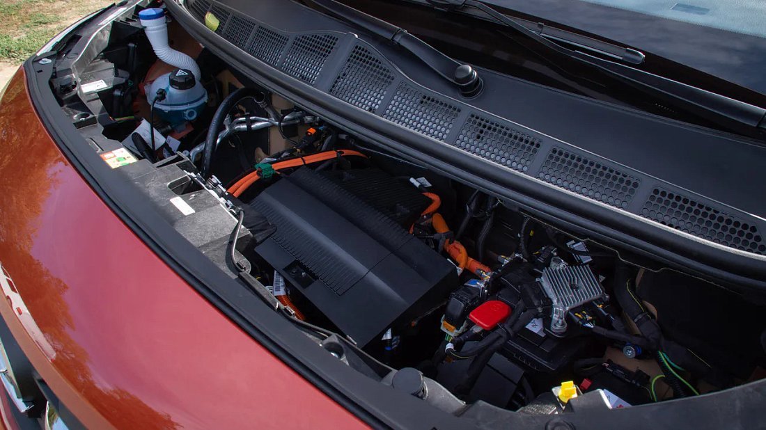 Opel Zafira Electric Life M 50 kWh (2020-2024) передний багажник (frunk), под капотом, место для хранения, груз, вместимость, дополнительное пространство
