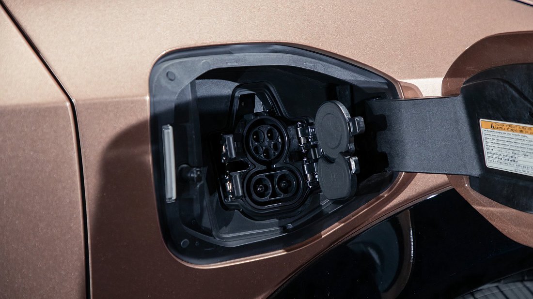 Nissan Ariya 63 kWh FWD (2021-…) порт для зарядки (США), зарядка, разъем, штекер, коннектор