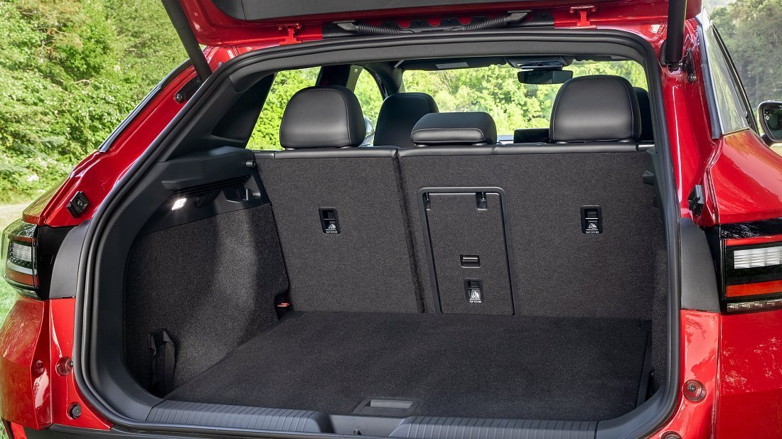 Volkswagen ID.4 AWD Pro (2021-2023) багажник, сиденья подняты, грузовое пространство, объем багажника, вместимость багажника, место для хранения