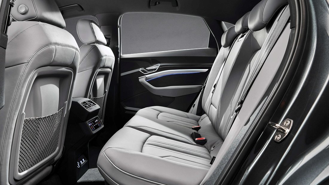 Фото Audi e-tron Sportback S (2020-2022) задние и пассажирские сиденья