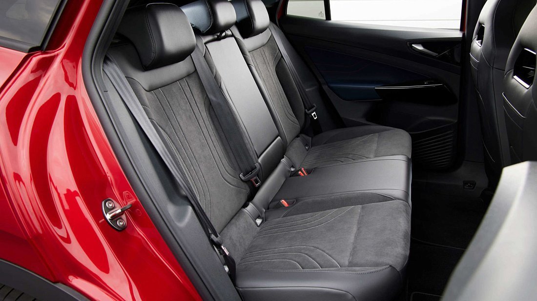 Volkswagen ID.4 GTX (2023-…) задние сиденья, пассажирские сиденья, пространство для ног, пространство над головой, интерьер