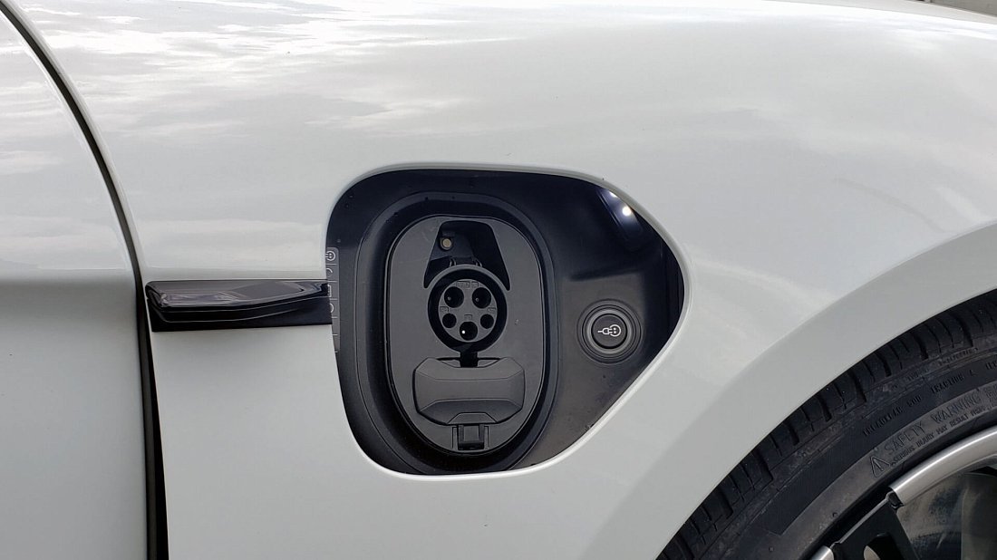 Porsche Taycan 4S Plus (2020-2024) порт для зарядки (США), зарядка, разъем, штекер, коннектор