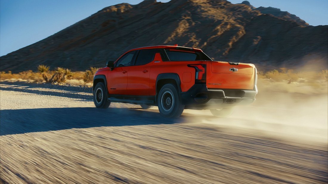 Chevrolet Silverado EV Trail Boss Extended Range (2025-…) задняя часть в три четверти, вид в три четверти, диагональ, экстерьер