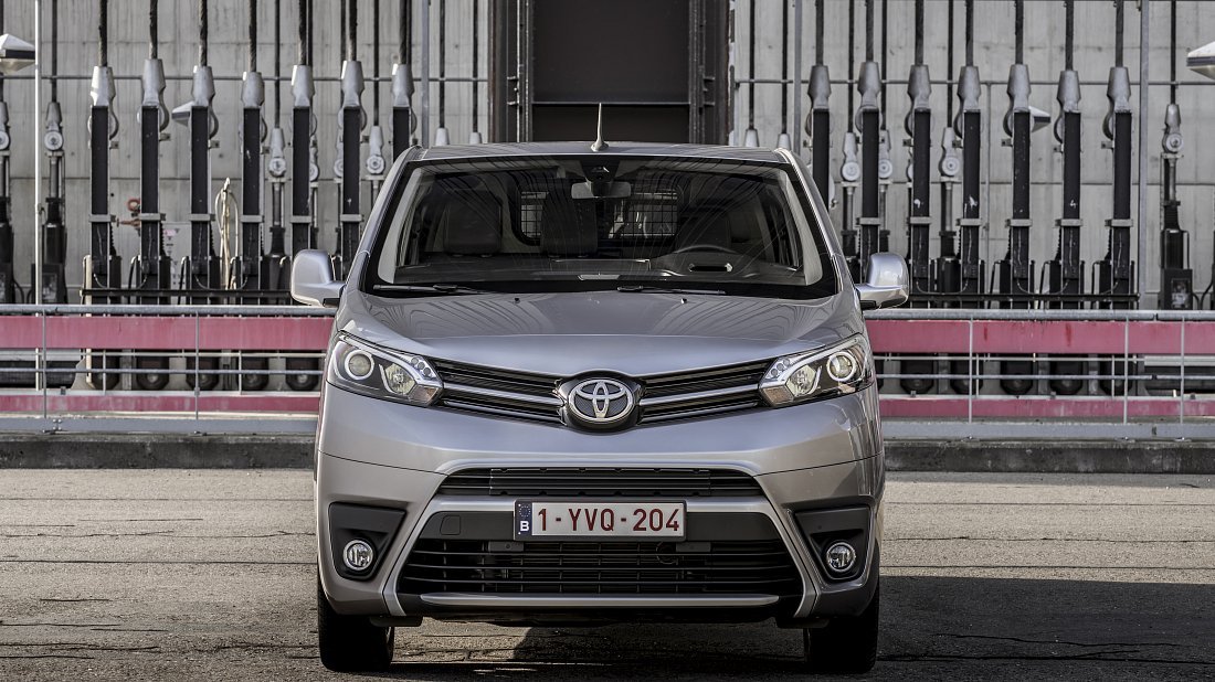 Toyota Proace Verso Electric L 75 kWh (2021-2024) передняя часть, решетка радиатора, фары, бампер, экстерьер