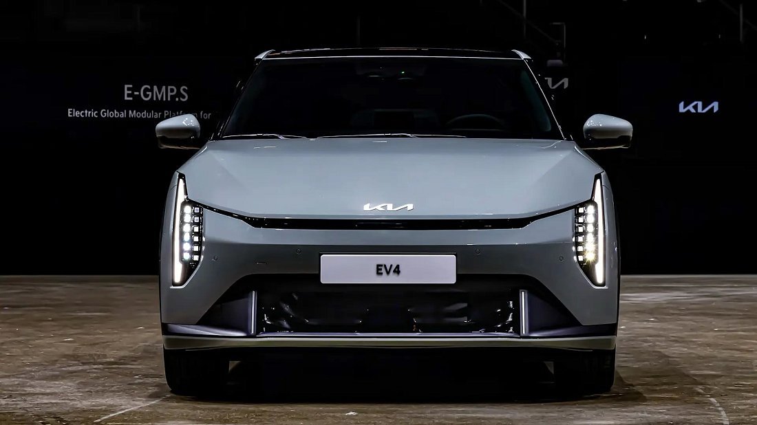 Kia EV4 Sedan Standard Range (2025-…) передняя часть, решетка радиатора, фары, бампер, экстерьер