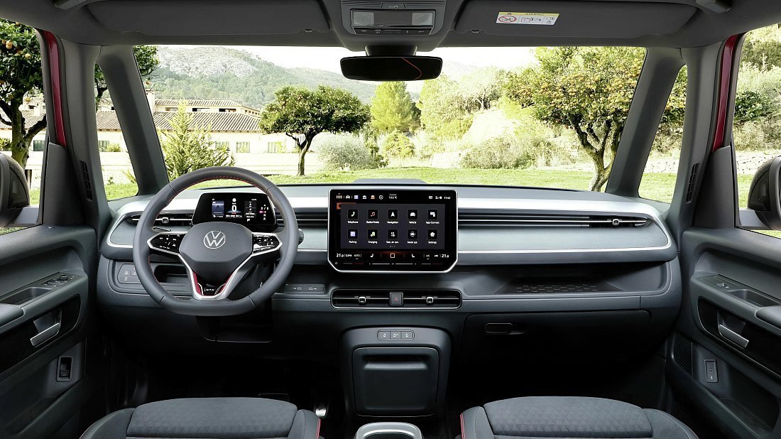 Volkswagen ID.Buzz GTX (2024-…) интерьер, переднее сиденье, водительское сиденье, приборная панель, рулевое колесо, информационно-развлекательная система, кокпит