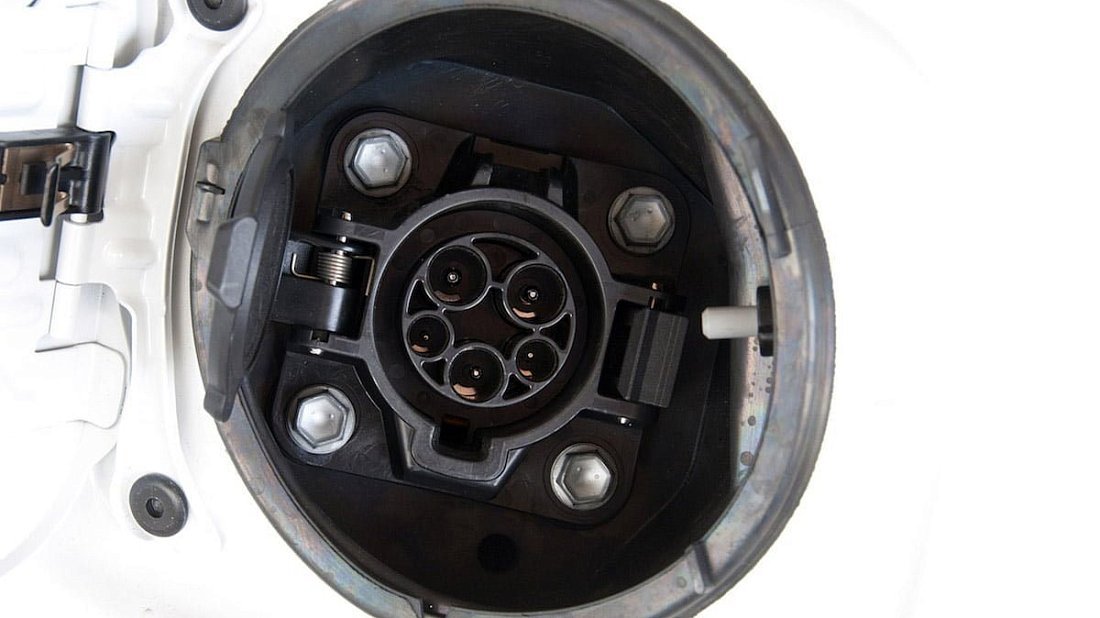 Toyota RAV4 EV Gen 2 (2012-2014) порт для зарядки (Европа), зарядка, разъем, штекер, коннектор