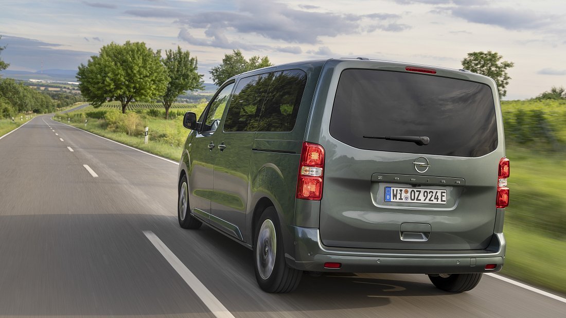 Opel Zafira Electric Life L2 75 kWh (2024-...) вид сзади, задние фонари, багажник, спойлер, эмблема, бампер, экстерьер