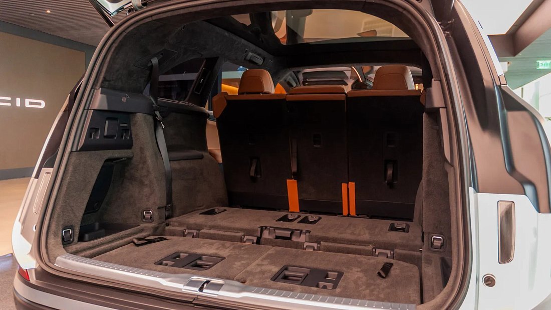 Lucid Gravity Grand Touring (2024-…) багажник, сиденья подняты, грузовое пространство, объем багажника, вместимость багажника, место для хранения
