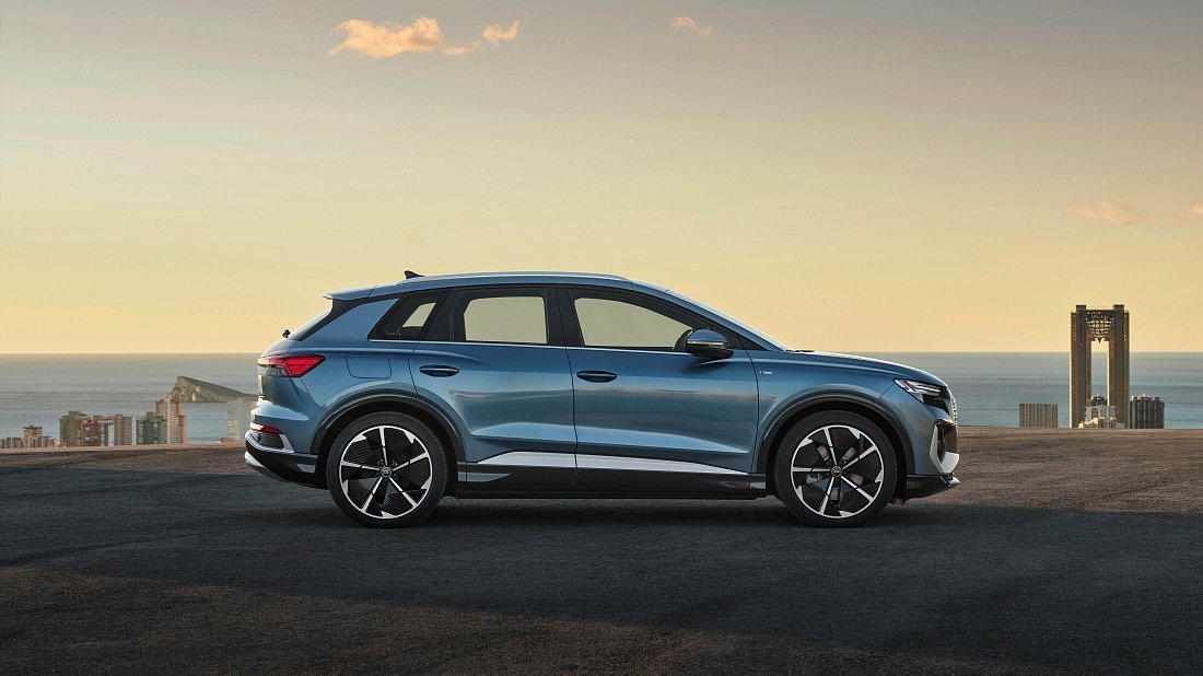 Audi Q4 e-tron 45 quattro (2021-…) вид сбоку, силуэт, двери, колеса, экстерьер