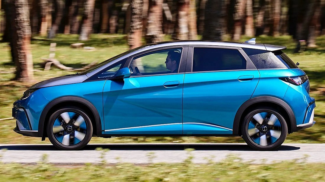 BYD Dolphin Comfort/Design (2023-…) вид сбоку, силуэт, двери, колеса, экстерьер