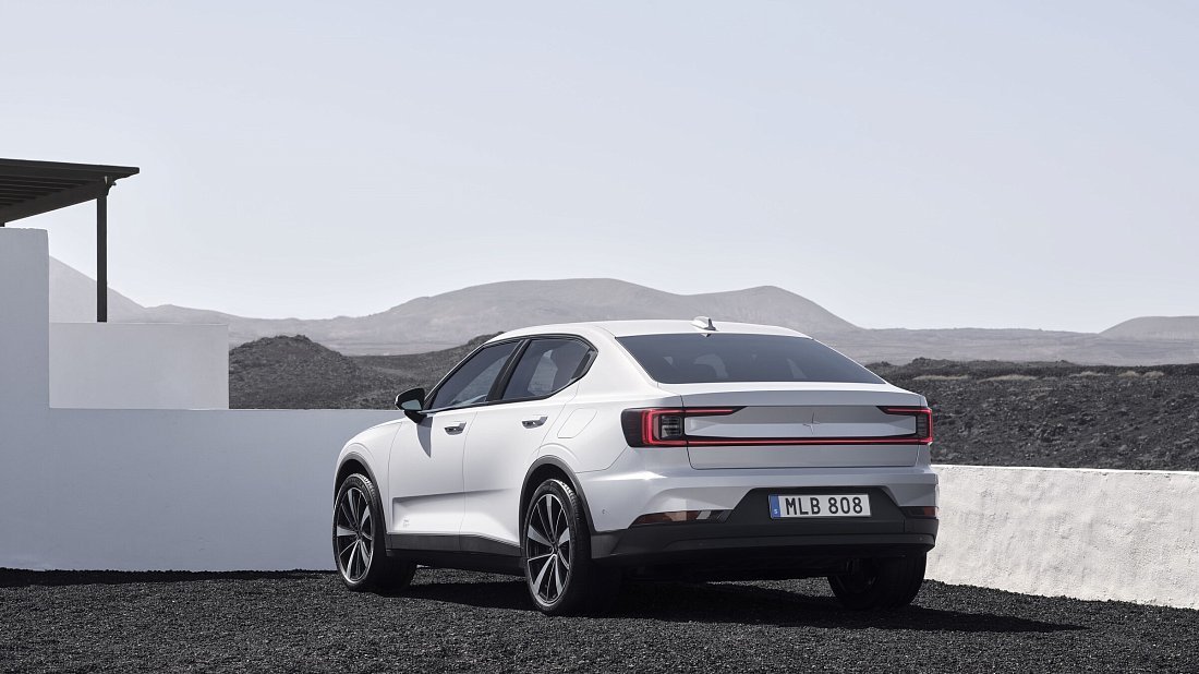 Polestar 2 Long Range Dual Motor (2023) задняя часть в три четверти, вид в три четверти, диагональ, экстерьер