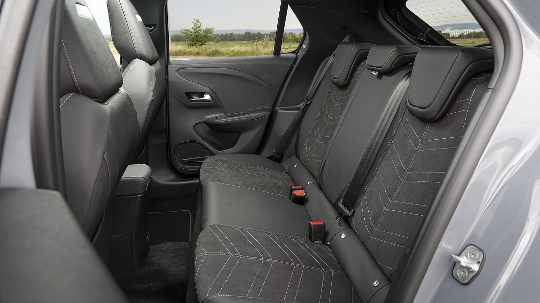 Фото Opel Corsa Electric 54 kWh (2025-…) задние и пассажирские сиденья